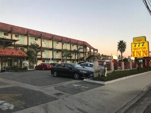 777 Motor Inn image 12